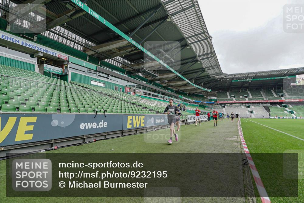 05.10.2025 - 20. swb-Marathon Bremen Michael Burmester http://msf.ph/oto/9232195 05.10.2025 12:52:56 Laufen im Stadion 248, 550, 590, 615, 793, 832, 1298, 1367, 1431, 1552, 1600, 1667, 2072, 2075, 2595, 3033, 4132, 4218, 4362, 4573, 4729, 4746, 4805, 4914, 4935, 5169, 5447, 5459, 5561, 5579, 5675, 5866, 6492, 6630, 6677, 7277, 7416, 7634, 7773, 7975, 8238, 8297, 8349, 8431, 8462, 8580, 8921, 10338, 1029, 1550, 3041, 3626, 5068, 5416, 6367, 7012, 7031, 7293, 7313, 7419, 8218, 8534, 8558, 8701, 9115 meine-sportfotos.de