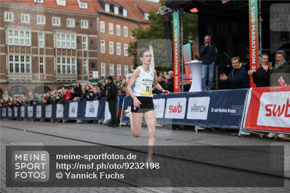 05.10.2025 - 20. swb-Marathon Bremen Yannick Fuchs http://msf.ph/oto/9232198 05.10.2025 10:30:17 Ziel 11 meine-sportfotos.de