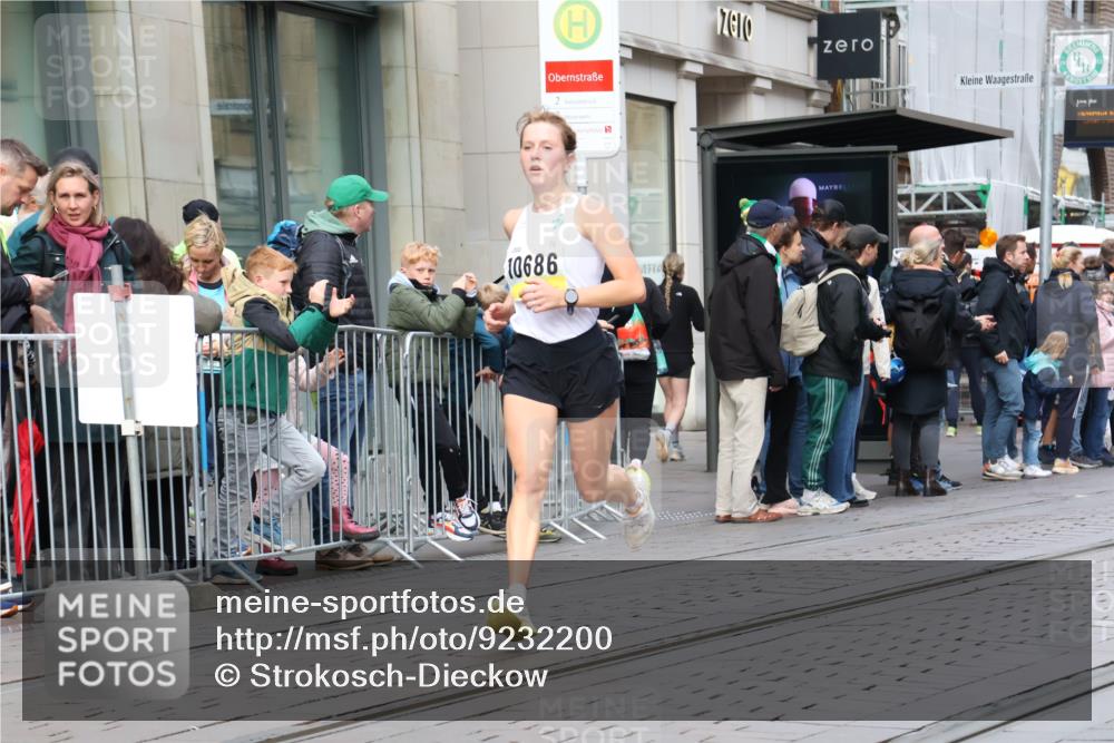 05.10.2025 - 20. swb-Marathon Bremen Strokosch-Dieckow http://msf.ph/oto/9232200 05.10.2025 10:40:16 Ziel 10070, 10161, 10229, 10565, 10686, 11114, 10070, 10161, 10229, 10565, 10686, 11114 meine-sportfotos.de