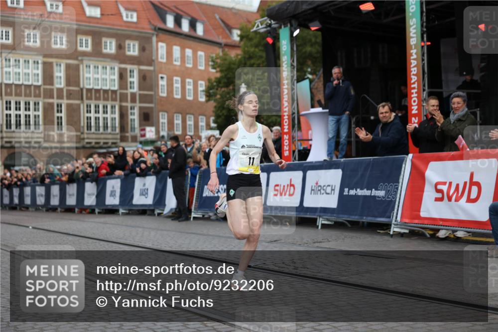 05.10.2025 - 20. swb-Marathon Bremen Yannick Fuchs http://msf.ph/oto/9232206 05.10.2025 10:30:17 Ziel 11 meine-sportfotos.de
