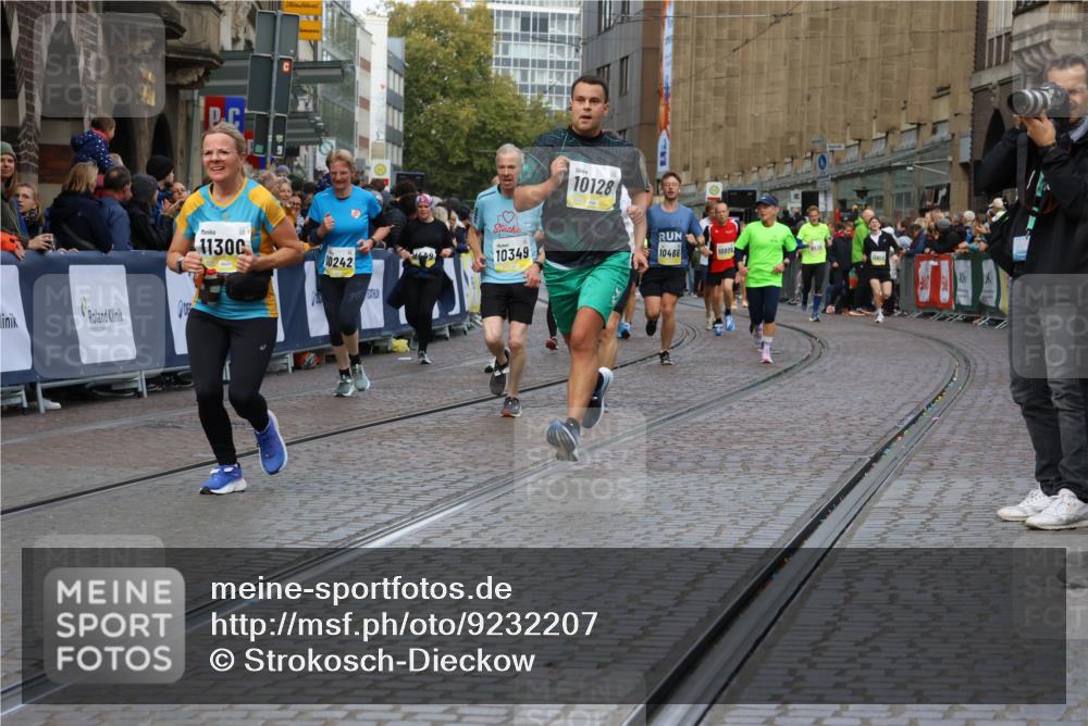 05.10.2025 - 20. swb-Marathon Bremen Strokosch-Dieckow http://msf.ph/oto/9232207 05.10.2025 10:53:07 Ziel 9449, 9650, 9703, 9834, 10128, 10242, 10349, 10460, 10466, 10539, 10958, 11259, 11300, 11377, 11411, 11512 meine-sportfotos.de