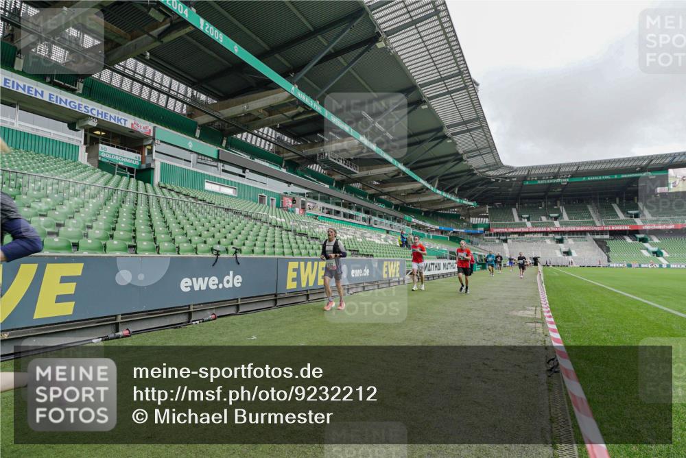 05.10.2025 - 20. swb-Marathon Bremen Michael Burmester http://msf.ph/oto/9232212 05.10.2025 12:52:57 Laufen im Stadion 248, 550, 590, 615, 793, 832, 1298, 1367, 1431, 1552, 1600, 1667, 2072, 2075, 2595, 3033, 4132, 4218, 4362, 4573, 4729, 4746, 4805, 4914, 4935, 5169, 5447, 5459, 5561, 5579, 5675, 5866, 6492, 6630, 6677, 7277, 7416, 7634, 7773, 7975, 8238, 8297, 8349, 8431, 8462, 8580, 8921, 10338, 1029, 1550, 2595, 3033, 3041, 3626, 5068, 5416, 6367, 7012, 7031, 7293, 7313, 8218, 8534, 8558, 8701, 9115 meine-sportfotos.de