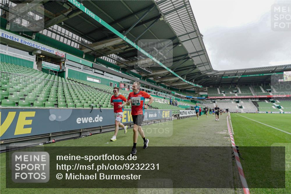 05.10.2025 - 20. swb-Marathon Bremen Michael Burmester http://msf.ph/oto/9232231 05.10.2025 12:53:00 Laufen im Stadion 248, 550, 590, 615, 793, 832, 1298, 1367, 1431, 1552, 1600, 1667, 2072, 2075, 4132, 4218, 4362, 4573, 4729, 4746, 4805, 4914, 4935, 5169, 5447, 5459, 5561, 5579, 5866, 6492, 6630, 6677, 7277, 7416, 7634, 7773, 7975, 8238, 8297, 8349, 8431, 8462, 8580, 8921, 10338, 1550, 1552, 2595, 3033, 3041, 3626, 5459, 5675, 6367, 7012, 7031, 7293, 8218, 8534, 8558, 8701, 9115 meine-sportfotos.de