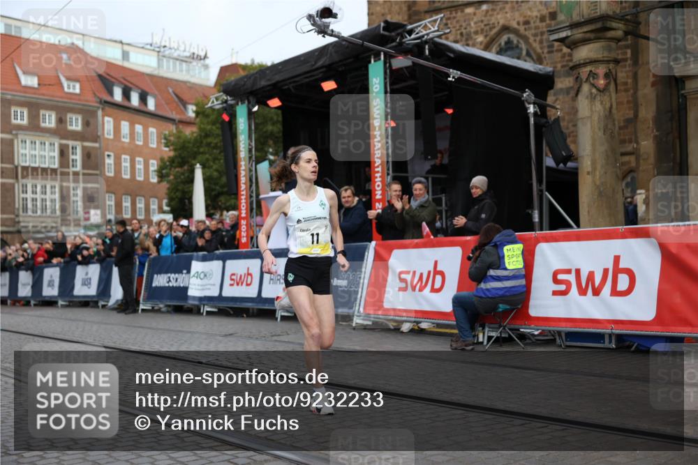 05.10.2025 - 20. swb-Marathon Bremen Yannick Fuchs http://msf.ph/oto/9232233 05.10.2025 10:30:17 Ziel 11 meine-sportfotos.de