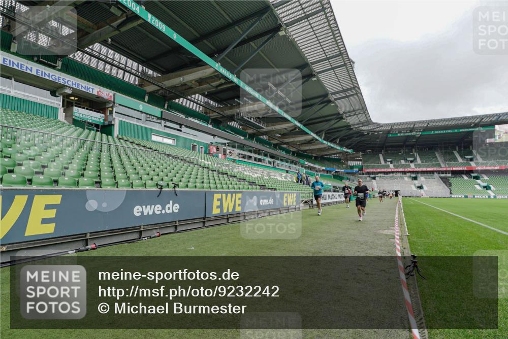 05.10.2025 - 20. swb-Marathon Bremen Michael Burmester http://msf.ph/oto/9232242 05.10.2025 12:53:02 Laufen im Stadion 248, 550, 590, 615, 793, 832, 1298, 1367, 1431, 1600, 1667, 2072, 2075, 3553, 4132, 4218, 4362, 4573, 4729, 4746, 4805, 4914, 4935, 5169, 5447, 5561, 5579, 5866, 6492, 6630, 6677, 7277, 7408, 7416, 7634, 7773, 7975, 8238, 8297, 8349, 8431, 8462, 8580, 8921, 10338, 1550, 1552, 2595, 3033, 3041, 3626, 5459, 5675, 6367, 7012, 7293, 8218, 8558, 8701, 9115 meine-sportfotos.de