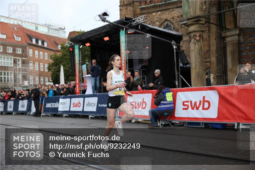 05.10.2025 - 20. swb-Marathon Bremen Yannick Fuchs http://msf.ph/oto/9232249 05.10.2025 10:30:18 Ziel 11 meine-sportfotos.de