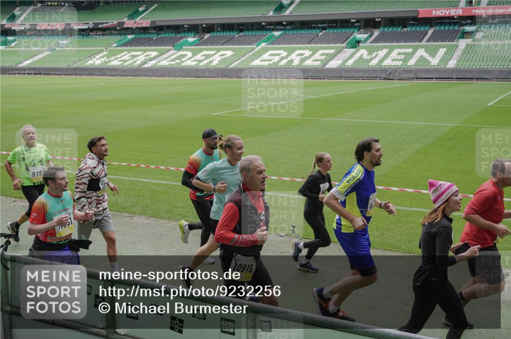 05.10.2025 - 20. swb-Marathon Bremen Michael Burmester http://msf.ph/oto/9232256 05.10.2025 10:30:46 Laufen im Stadion 7733, 9209, 9214, 9230, 9240, 9251, 9255, 9259, 9277, 9299, 9317, 9333, 9399, 9416, 9425, 9435, 9482, 9501, 9645, 9663, 9676, 9683, 9708, 9787, 9888, 9894, 9906, 9966, 9975, 9987, 10022, 10043, 10066, 10159, 10221, 10224, 10227, 10241, 10251, 10254, 10346, 10378, 10380, 10392, 10443, 10449, 10479, 10507, 10514, 10548, 10556, 10581, 10584, 10625, 10873, 11319, 7202, 9014, 9199, 9261, 9369, 9452, 9578, 9579, 9658, 9803, 10170, 10432, 10923, 10932 meine-sportfotos.de