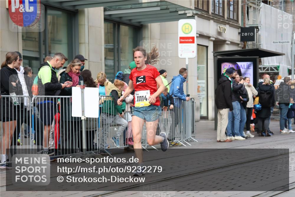 05.10.2025 - 20. swb-Marathon Bremen Strokosch-Dieckow http://msf.ph/oto/9232279 05.10.2025 10:40:20 Ziel 10161, 10229, 10686, 11114, 10161, 10229, 10686, 11114 meine-sportfotos.de