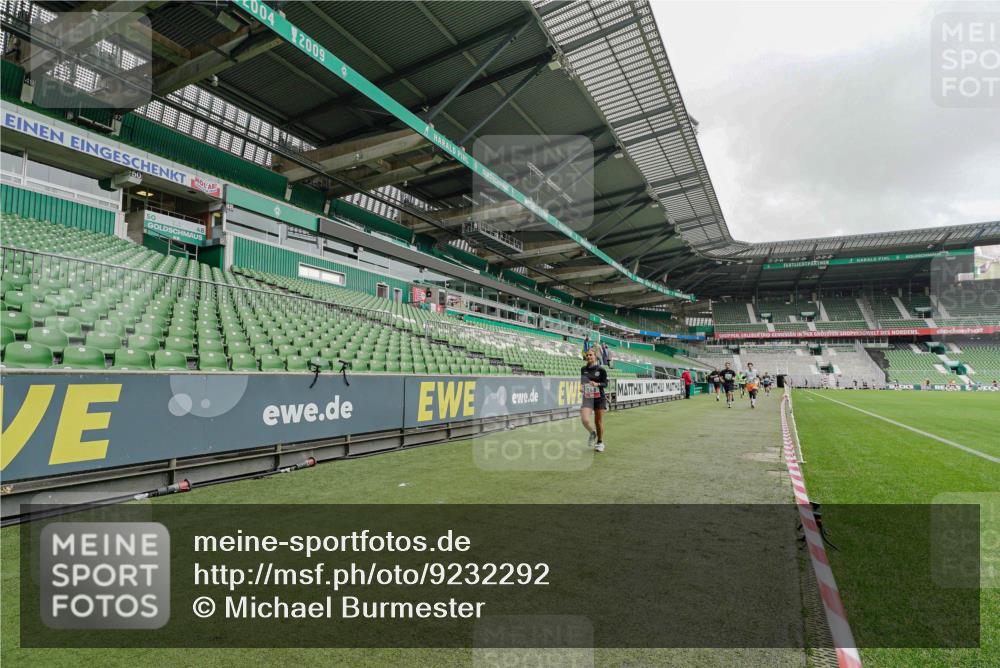 05.10.2025 - 20. swb-Marathon Bremen Michael Burmester http://msf.ph/oto/9232292 05.10.2025 12:53:11 Laufen im Stadion 248, 550, 590, 615, 793, 832, 869, 1298, 1367, 1431, 1538, 1600, 1656, 1667, 1868, 2050, 2072, 2075, 3553, 4132, 4218, 4573, 4729, 4746, 4805, 4914, 4935, 5169, 5425, 5447, 5579, 5866, 5944, 6492, 6630, 6677, 6806, 7255, 7277, 7408, 7416, 7617, 7773, 7905, 7975, 8238, 8297, 8349, 8431, 8462, 8709, 8921, 10338, 1298, 1552, 2595, 3033, 3041, 3626, 4362, 5459, 5561, 5675, 7012, 7634, 8218, 8580, 8701, 9115 meine-sportfotos.de