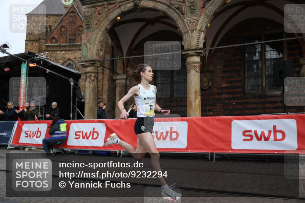05.10.2025 - 20. swb-Marathon Bremen Yannick Fuchs http://msf.ph/oto/9232294 05.10.2025 10:30:18 Ziel 11 meine-sportfotos.de