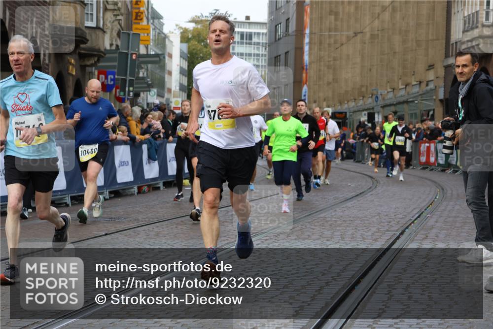 05.10.2025 - 20. swb-Marathon Bremen Strokosch-Dieckow http://msf.ph/oto/9232320 05.10.2025 10:53:10 Ziel 9449, 9703, 9834, 9956, 10128, 10242, 10349, 10460, 10466, 10806, 10958, 10993, 11300, 11377, 11510, 11512 meine-sportfotos.de