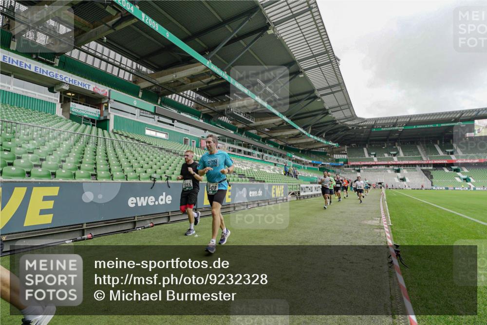 05.10.2025 - 20. swb-Marathon Bremen Michael Burmester http://msf.ph/oto/9232328 05.10.2025 12:53:19 Laufen im Stadion 248, 550, 590, 832, 869, 1009, 1164, 1367, 1431, 1538, 1600, 1656, 1667, 1868, 2030, 2050, 2072, 2075, 2288, 3363, 3553, 4132, 4218, 4294, 4573, 4729, 4746, 4935, 5169, 5425, 5571, 5579, 5866, 5944, 6492, 6677, 6806, 7255, 7408, 7617, 7905, 7975, 8238, 8297, 8349, 8431, 8462, 8499, 8709, 615, 793, 1298, 1552, 4362, 4805, 4914, 5447, 5459, 5561, 6630, 7277, 7416, 7634, 7773, 7975, 8580, 8921, 10338 meine-sportfotos.de