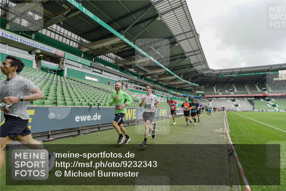 05.10.2025 - 20. swb-Marathon Bremen Michael Burmester http://msf.ph/oto/9232343 05.10.2025 12:53:22 Laufen im Stadion 248, 550, 590, 832, 869, 1009, 1164, 1367, 1431, 1538, 1600, 1656, 1667, 1868, 2030, 2050, 2072, 2075, 2250, 2288, 3363, 3553, 4132, 4218, 4294, 4573, 4729, 4746, 4935, 5169, 5425, 5571, 5579, 5866, 5944, 6492, 6677, 6806, 7255, 7408, 7617, 7905, 8238, 8297, 8431, 8462, 8499, 8709, 615, 793, 1298, 4362, 4805, 4914, 5447, 5561, 6630, 6677, 7277, 7416, 7634, 7773, 7975, 8349, 8580, 8921, 10338 meine-sportfotos.de