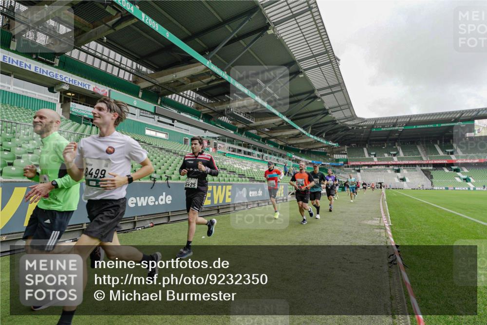 05.10.2025 - 20. swb-Marathon Bremen Michael Burmester http://msf.ph/oto/9232350 05.10.2025 12:53:23 Laufen im Stadion 248, 550, 590, 832, 869, 1009, 1164, 1367, 1431, 1538, 1600, 1656, 1667, 1868, 2030, 2050, 2072, 2075, 2250, 2288, 3363, 3553, 4132, 4218, 4294, 4573, 4729, 4746, 4935, 5169, 5425, 5571, 5579, 5866, 5944, 6492, 6806, 7255, 7408, 7617, 7905, 8238, 8297, 8431, 8462, 8499, 8709, 615, 793, 1298, 1431, 4362, 4805, 4914, 5447, 5561, 6630, 6677, 7277, 7416, 7634, 7773, 7975, 8349, 8580, 8921, 10338 meine-sportfotos.de