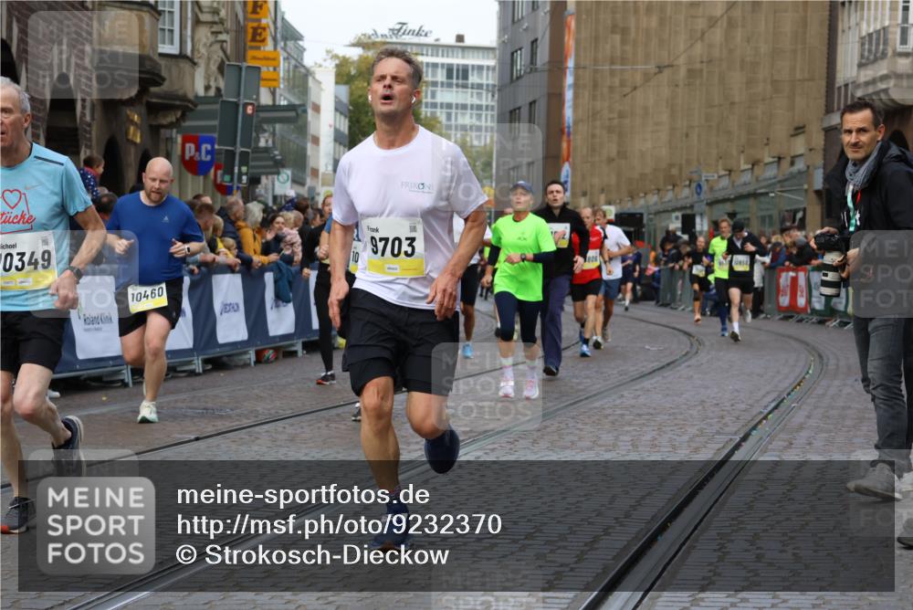 05.10.2025 - 20. swb-Marathon Bremen Strokosch-Dieckow http://msf.ph/oto/9232370 05.10.2025 10:53:10 Ziel 9449, 9703, 9834, 9956, 10128, 10242, 10349, 10460, 10466, 10806, 10958, 10993, 11300, 11377, 11510, 11512 meine-sportfotos.de