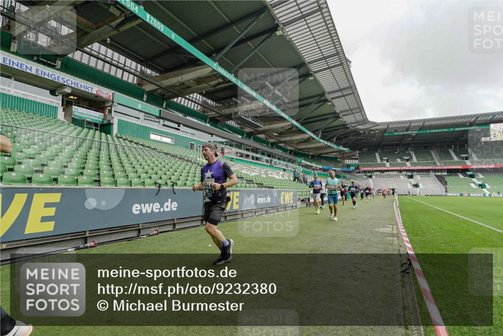 05.10.2025 - 20. swb-Marathon Bremen Michael Burmester http://msf.ph/oto/9232380 05.10.2025 12:53:26 Laufen im Stadion 248, 550, 590, 832, 869, 1009, 1164, 1367, 1538, 1600, 1656, 1667, 1868, 2030, 2050, 2072, 2075, 2250, 2288, 2871, 3363, 3553, 4132, 4218, 4294, 4573, 4729, 4746, 5169, 5425, 5571, 5579, 5866, 5944, 6492, 6806, 7255, 7408, 7617, 7905, 8238, 8297, 8431, 8462, 8499, 8709, 550, 590, 615, 793, 1298, 1431, 4805, 4914, 4935, 5447, 5561, 6630, 6677, 7277, 7416, 7634, 7773, 7975, 8349, 8580, 8921, 10338 meine-sportfotos.de