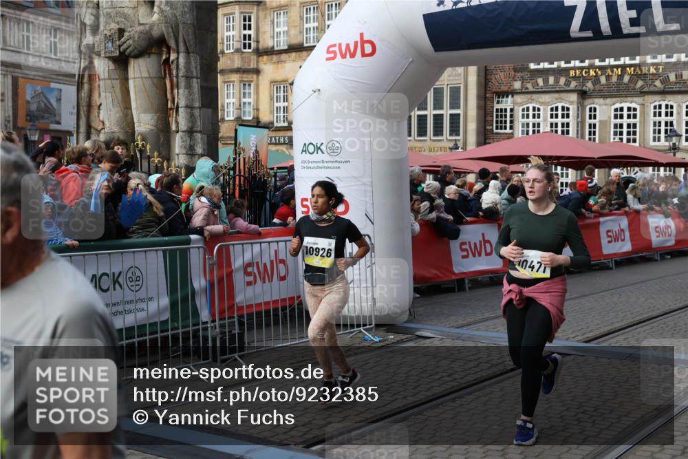 05.10.2025 - 20. swb-Marathon Bremen Yannick Fuchs http://msf.ph/oto/9232385 05.10.2025 11:03:21 Ziel 9300, 9325, 9593, 10471, 10926, 10996, 11390, 11682 meine-sportfotos.de