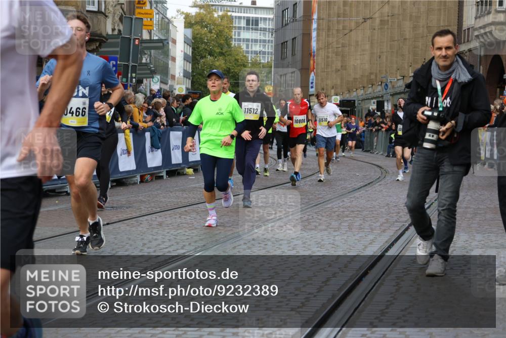 05.10.2025 - 20. swb-Marathon Bremen Strokosch-Dieckow http://msf.ph/oto/9232389 05.10.2025 10:53:12 Ziel 9449, 9703, 9834, 9956, 10242, 10349, 10460, 10466, 10806, 10958, 10993, 11175, 11377, 11510, 11512 meine-sportfotos.de