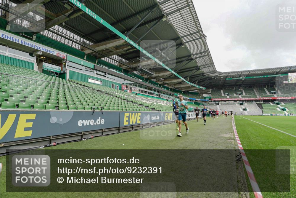 05.10.2025 - 20. swb-Marathon Bremen Michael Burmester http://msf.ph/oto/9232391 05.10.2025 12:53:27 Laufen im Stadion 248, 832, 869, 1009, 1164, 1367, 1538, 1600, 1656, 1667, 1868, 2030, 2050, 2072, 2075, 2250, 2288, 2871, 3363, 3553, 4132, 4218, 4294, 4573, 4729, 4746, 5169, 5425, 5571, 5579, 5866, 5944, 6492, 6806, 7255, 7408, 7617, 7905, 8238, 8297, 8431, 8462, 8499, 8709, 550, 590, 615, 793, 1298, 1431, 4805, 4914, 4935, 5447, 5561, 6630, 6677, 7277, 7416, 7634, 7773, 7975, 8297, 8349, 8580, 8921, 10338 meine-sportfotos.de