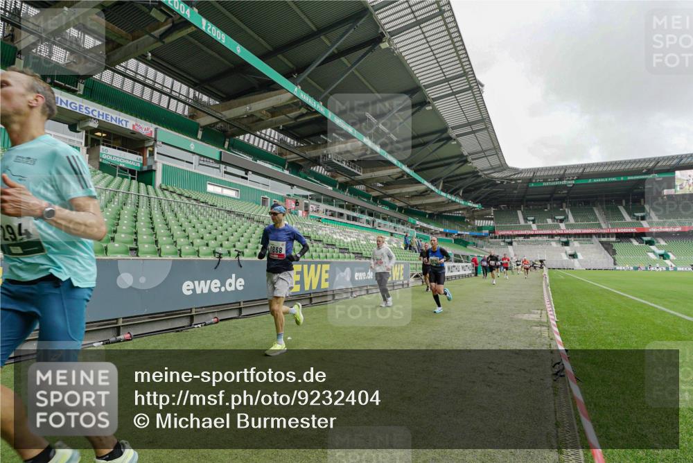 05.10.2025 - 20. swb-Marathon Bremen Michael Burmester http://msf.ph/oto/9232404 05.10.2025 12:53:29 Laufen im Stadion 248, 832, 869, 1009, 1020, 1164, 1367, 1428, 1538, 1600, 1656, 1667, 1868, 1943, 2030, 2050, 2072, 2075, 2250, 2288, 2871, 3363, 3553, 4132, 4218, 4294, 4573, 4729, 4746, 5169, 5425, 5571, 5579, 5866, 5944, 6492, 6806, 7255, 7408, 7617, 7835, 7905, 8238, 8431, 8462, 8499, 8709, 550, 590, 615, 793, 1298, 1431, 1600, 4218, 4746, 4805, 4914, 4935, 5447, 6630, 6677, 7277, 7416, 7634, 7773, 7975, 8297, 8349, 8580, 8921, 10338 meine-sportfotos.de