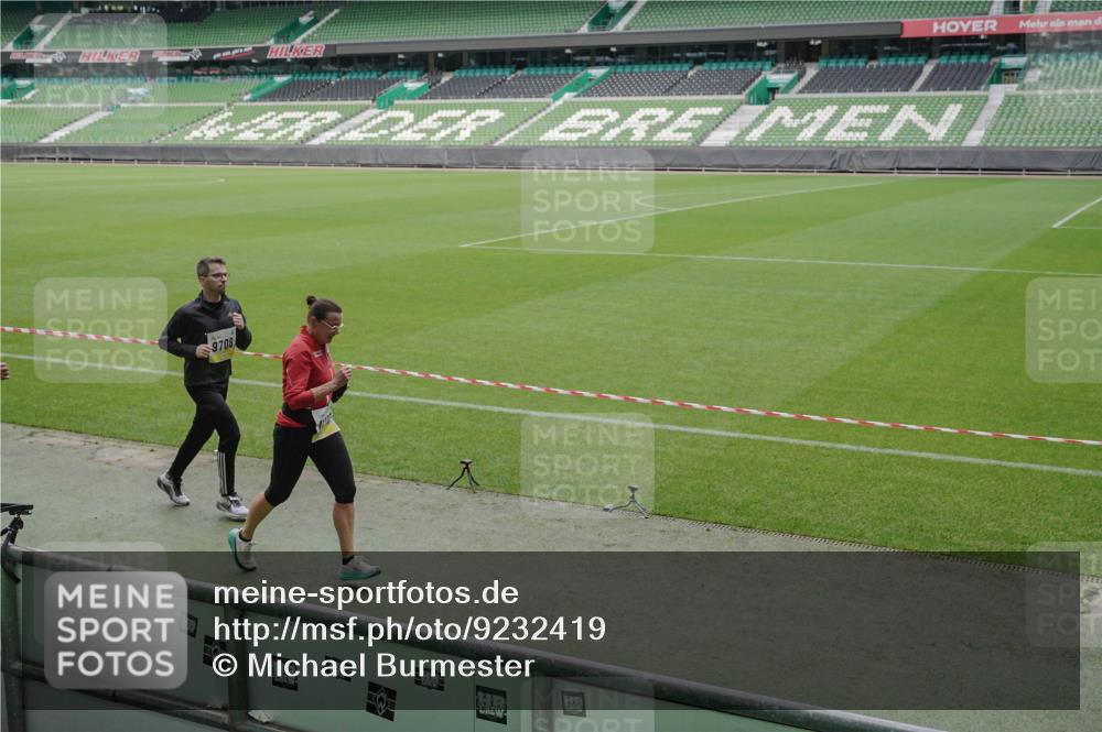05.10.2025 - 20. swb-Marathon Bremen Michael Burmester http://msf.ph/oto/9232419 05.10.2025 10:30:53 Laufen im Stadion 7733, 9209, 9214, 9230, 9240, 9251, 9263, 9267, 9277, 9299, 9317, 9333, 9399, 9416, 9425, 9449, 9482, 9501, 9584, 9645, 9663, 9676, 9683, 9708, 9715, 9742, 9787, 9852, 9888, 9894, 9906, 9934, 9966, 9987, 10016, 10022, 10043, 10066, 10159, 10221, 10224, 10227, 10241, 10251, 10254, 10317, 10346, 10356, 10378, 10380, 10392, 10443, 10449, 10479, 10507, 10514, 10556, 10581, 10584, 10625, 10638, 11319, 7202, 9199, 9261, 9452, 9658, 9803, 10432, 10923 meine-sportfotos.de