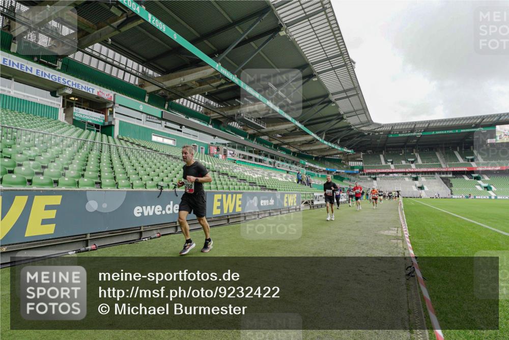 05.10.2025 - 20. swb-Marathon Bremen Michael Burmester http://msf.ph/oto/9232422 05.10.2025 12:53:32 Laufen im Stadion 89, 248, 368, 458, 496, 832, 869, 1009, 1020, 1164, 1367, 1428, 1460, 1489, 1538, 1656, 1667, 1868, 1943, 2030, 2050, 2072, 2075, 2250, 2288, 2871, 3363, 3553, 4132, 4294, 4573, 4729, 5169, 5425, 5571, 5576, 5579, 5866, 5944, 6348, 6492, 6806, 7255, 7408, 7617, 7835, 7905, 8238, 8462, 8499, 8709, 550, 590, 615, 793, 1431, 1600, 4218, 4746, 4805, 4914, 4935, 5447, 6630, 6677, 7277, 7416, 7773, 7975, 8297, 8349, 8431, 8921, 10338 meine-sportfotos.de