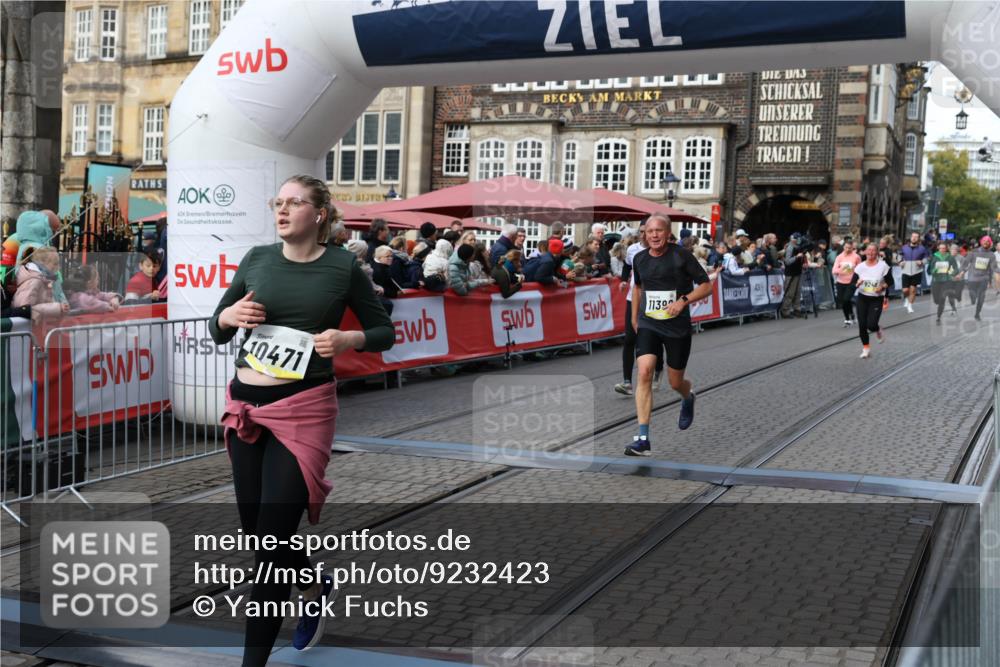 05.10.2025 - 20. swb-Marathon Bremen Yannick Fuchs http://msf.ph/oto/9232423 05.10.2025 11:03:22 Ziel 9246, 9300, 9325, 10142, 10471, 10926, 10996, 11390, 11682 meine-sportfotos.de