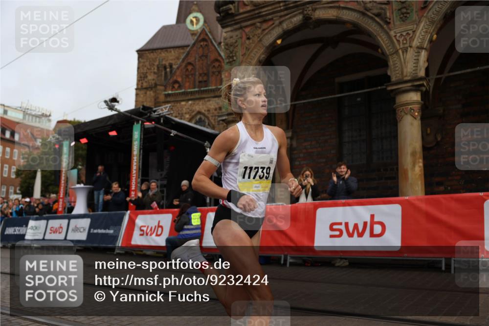 05.10.2025 - 20. swb-Marathon Bremen Yannick Fuchs http://msf.ph/oto/9232424 05.10.2025 10:30:53 Ziel  meine-sportfotos.de