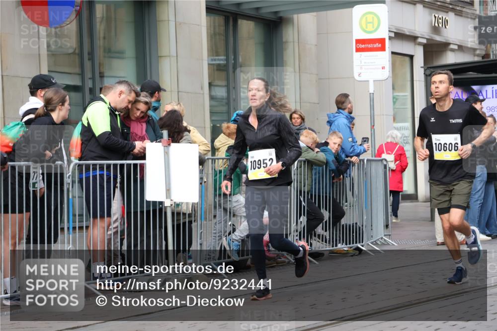 05.10.2025 - 20. swb-Marathon Bremen Strokosch-Dieckow http://msf.ph/oto/9232441 05.10.2025 10:40:51 Ziel 9262, 10606, 10952, 11069, 11086, 9262, 10606, 10952, 11069, 11086 meine-sportfotos.de