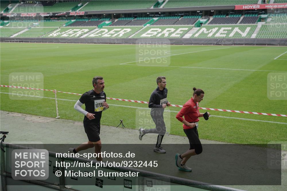 05.10.2025 - 20. swb-Marathon Bremen Michael Burmester http://msf.ph/oto/9232445 05.10.2025 10:30:54 Laufen im Stadion 7733, 9209, 9214, 9230, 9240, 9251, 9263, 9267, 9277, 9299, 9317, 9333, 9399, 9416, 9425, 9449, 9482, 9501, 9584, 9645, 9663, 9676, 9683, 9708, 9715, 9742, 9787, 9852, 9888, 9894, 9906, 9934, 9966, 9987, 10016, 10022, 10043, 10066, 10159, 10221, 10224, 10227, 10241, 10251, 10254, 10317, 10346, 10356, 10378, 10380, 10392, 10449, 10479, 10507, 10514, 10556, 10581, 10584, 10625, 10636, 10638, 11319, 7202, 9199, 9261, 9452, 9803, 10432 meine-sportfotos.de