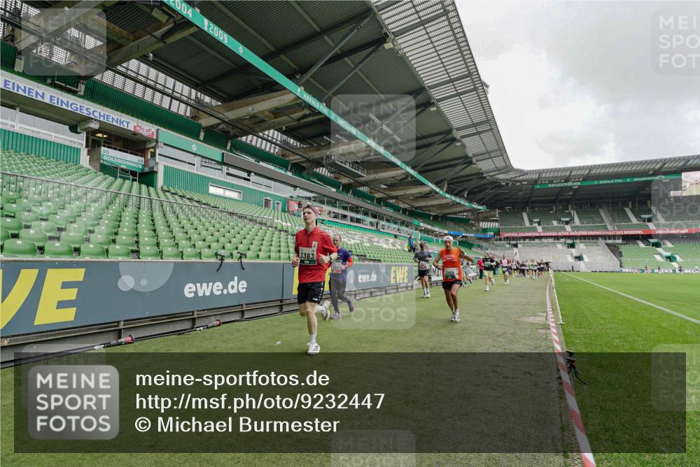 05.10.2025 - 20. swb-Marathon Bremen Michael Burmester http://msf.ph/oto/9232447 05.10.2025 12:53:37 Laufen im Stadion 89, 248, 250, 368, 458, 496, 832, 869, 1009, 1020, 1164, 1428, 1460, 1489, 1538, 1608, 1656, 1667, 1736, 1868, 1943, 2030, 2050, 2075, 2250, 2288, 2871, 3363, 3553, 3913, 4132, 4294, 4611, 4729, 5024, 5169, 5425, 5571, 5576, 5579, 5944, 6348, 6359, 6492, 6806, 7255, 7408, 7617, 7835, 7905, 8238, 8462, 8499, 8511, 8611, 8709, 550, 590, 1367, 1431, 1600, 2072, 4218, 4573, 4746, 4805, 4935, 5447, 5866, 6677, 7975, 8297, 8349, 8431, 10338 meine-sportfotos.de