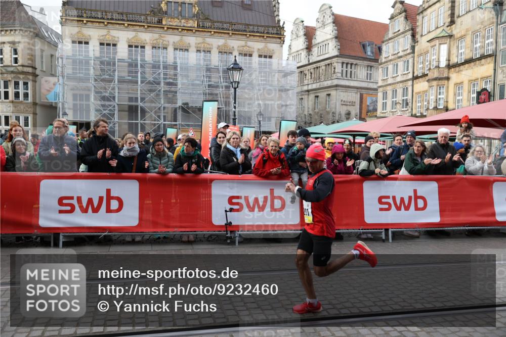 05.10.2025 - 20. swb-Marathon Bremen Yannick Fuchs http://msf.ph/oto/9232460 05.10.2025 10:31:50 Ziel 9291 meine-sportfotos.de