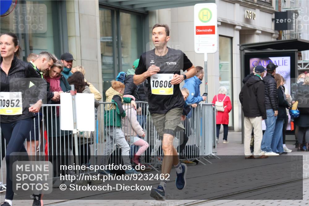 05.10.2025 - 20. swb-Marathon Bremen Strokosch-Dieckow http://msf.ph/oto/9232462 05.10.2025 10:40:52 Ziel 9262, 10606, 10952, 11069, 11086, 9262, 10606, 10952, 11069, 11086 meine-sportfotos.de