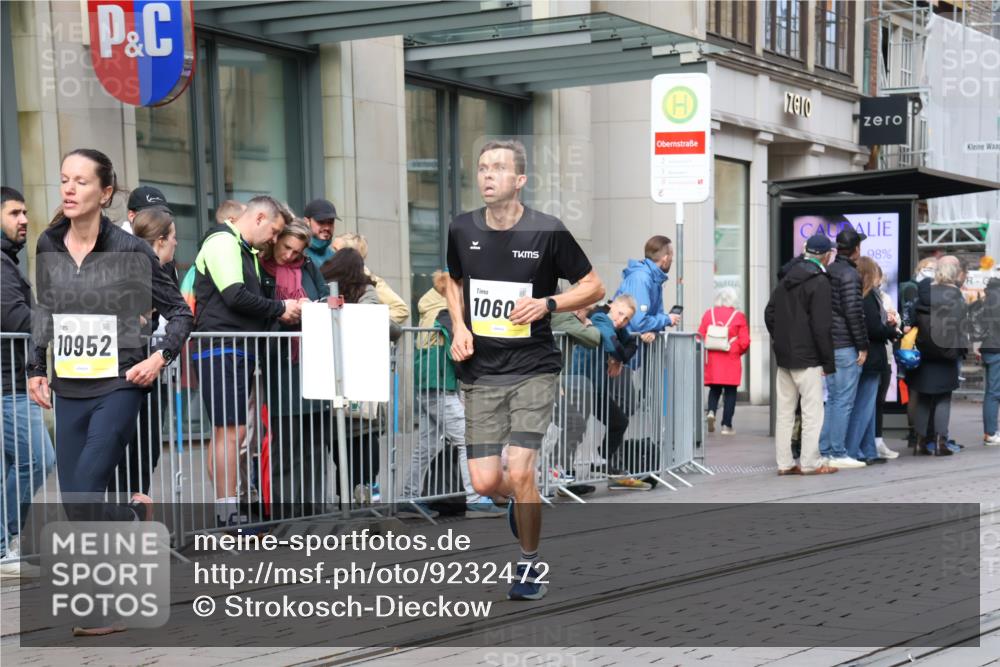 05.10.2025 - 20. swb-Marathon Bremen Strokosch-Dieckow http://msf.ph/oto/9232472 05.10.2025 10:40:52 Ziel 9262, 10606, 10952, 11069, 11086, 9262, 10606, 10952, 11069, 11086 meine-sportfotos.de