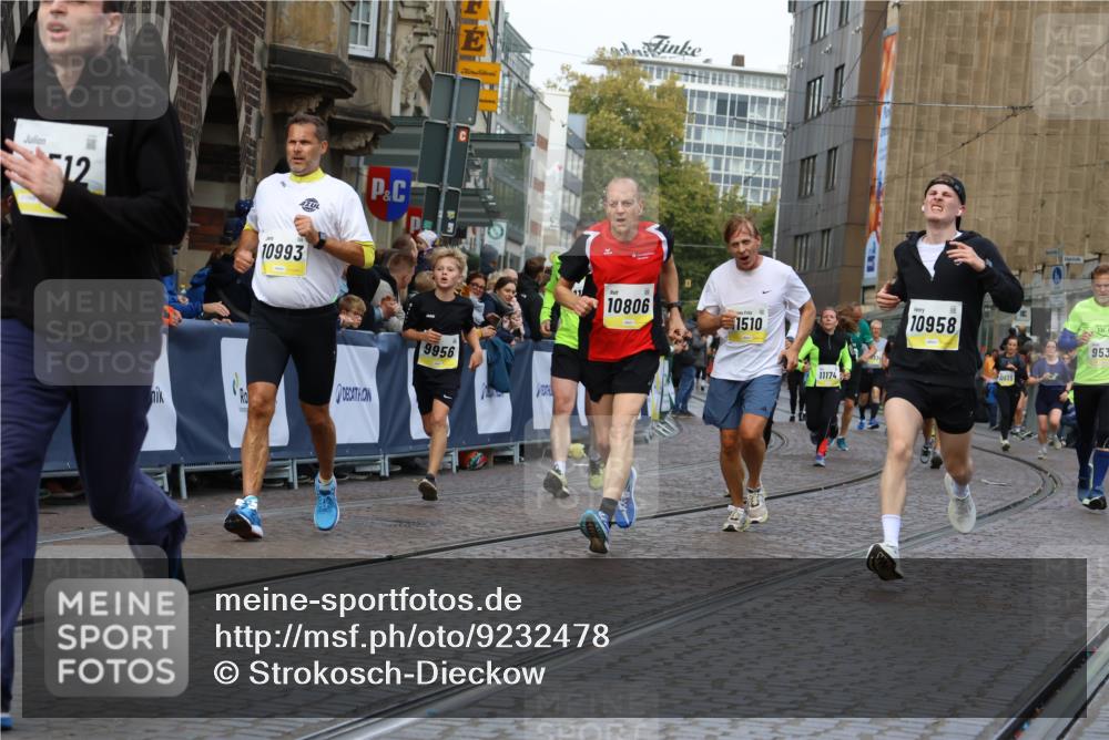 05.10.2025 - 20. swb-Marathon Bremen Strokosch-Dieckow http://msf.ph/oto/9232478 05.10.2025 10:53:15 Ziel 7251, 9263, 9449, 9539, 9834, 9956, 10242, 10317, 10460, 10806, 10958, 10993, 11174, 11175, 11377, 11510, 11512 meine-sportfotos.de
