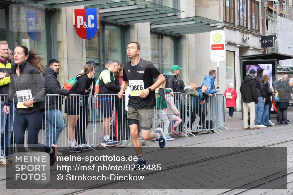 05.10.2025 - 20. swb-Marathon Bremen Strokosch-Dieckow http://msf.ph/oto/9232485 05.10.2025 10:40:53 Ziel 9262, 10606, 10952, 11069, 11086, 9262, 10606, 10952, 11069, 11086 meine-sportfotos.de