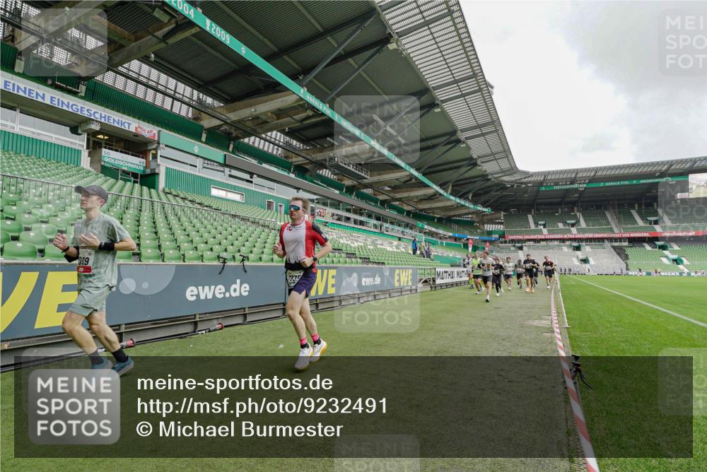 05.10.2025 - 20. swb-Marathon Bremen Michael Burmester http://msf.ph/oto/9232491 05.10.2025 12:53:43 Laufen im Stadion 89, 248, 250, 368, 458, 496, 507, 869, 950, 1009, 1020, 1164, 1165, 1428, 1460, 1489, 1538, 1608, 1656, 1667, 1690, 1729, 1736, 1868, 1943, 2030, 2050, 2250, 2288, 2871, 3363, 3553, 3913, 4294, 4611, 4729, 5024, 5425, 5571, 5576, 5579, 5944, 6244, 6348, 6359, 6492, 6806, 7255, 7408, 7617, 7835, 7905, 8238, 8462, 8499, 8511, 8611, 8709, 550, 590, 832, 1367, 1431, 1600, 2072, 2075, 4132, 4218, 4573, 4746, 4935, 5169, 5866, 8297, 8431 meine-sportfotos.de