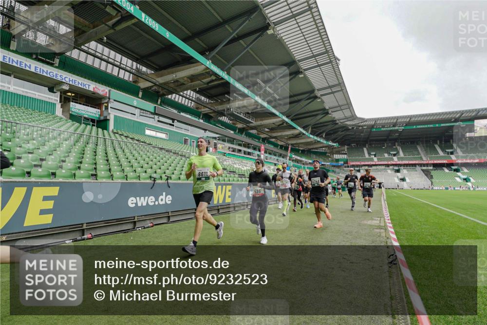 05.10.2025 - 20. swb-Marathon Bremen Michael Burmester http://msf.ph/oto/9232523 05.10.2025 12:53:47 Laufen im Stadion 89, 248, 250, 368, 458, 496, 507, 869, 950, 1009, 1020, 1164, 1165, 1428, 1460, 1489, 1538, 1608, 1656, 1667, 1690, 1729, 1736, 1868, 1873, 1943, 2030, 2050, 2250, 2288, 2871, 3363, 3553, 3913, 4294, 4611, 4729, 5024, 5425, 5571, 5576, 5579, 5944, 6244, 6348, 6359, 6492, 6806, 7255, 7408, 7617, 7835, 7905, 8238, 8499, 8511, 8611, 8709, 832, 1367, 1600, 2072, 2075, 4132, 4218, 4573, 4746, 5169, 5866, 8297, 8431, 8462 meine-sportfotos.de