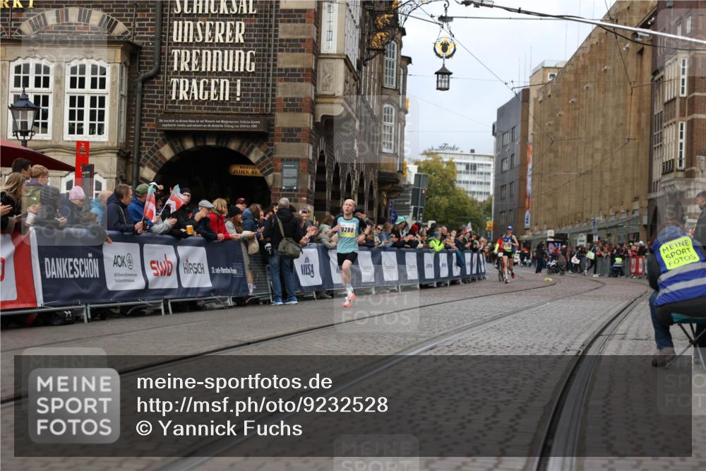 05.10.2025 - 20. swb-Marathon Bremen Yannick Fuchs http://msf.ph/oto/9232528 05.10.2025 10:32:36 Ziel  meine-sportfotos.de
