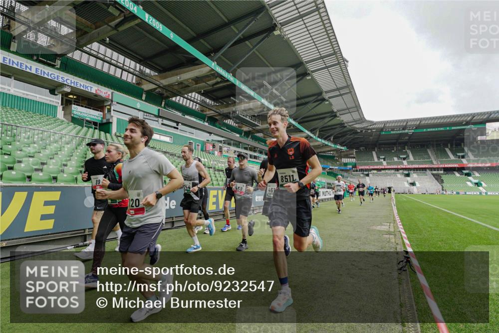 05.10.2025 - 20. swb-Marathon Bremen Michael Burmester http://msf.ph/oto/9232547 05.10.2025 12:53:49 Laufen im Stadion 89, 248, 250, 368, 458, 496, 507, 869, 950, 1009, 1020, 1164, 1165, 1428, 1460, 1489, 1538, 1608, 1656, 1690, 1729, 1736, 1868, 1873, 1943, 2030, 2050, 2250, 2288, 2871, 3363, 3553, 3913, 4294, 4611, 5024, 5425, 5571, 5576, 5944, 6244, 6348, 6359, 6492, 6806, 7255, 7408, 7617, 7835, 7905, 8238, 8499, 8511, 8611, 8709, 832, 1367, 1600, 1667, 2072, 2075, 4132, 4218, 4573, 4729, 4746, 5169, 5579, 5866, 6492, 8431, 8462 meine-sportfotos.de