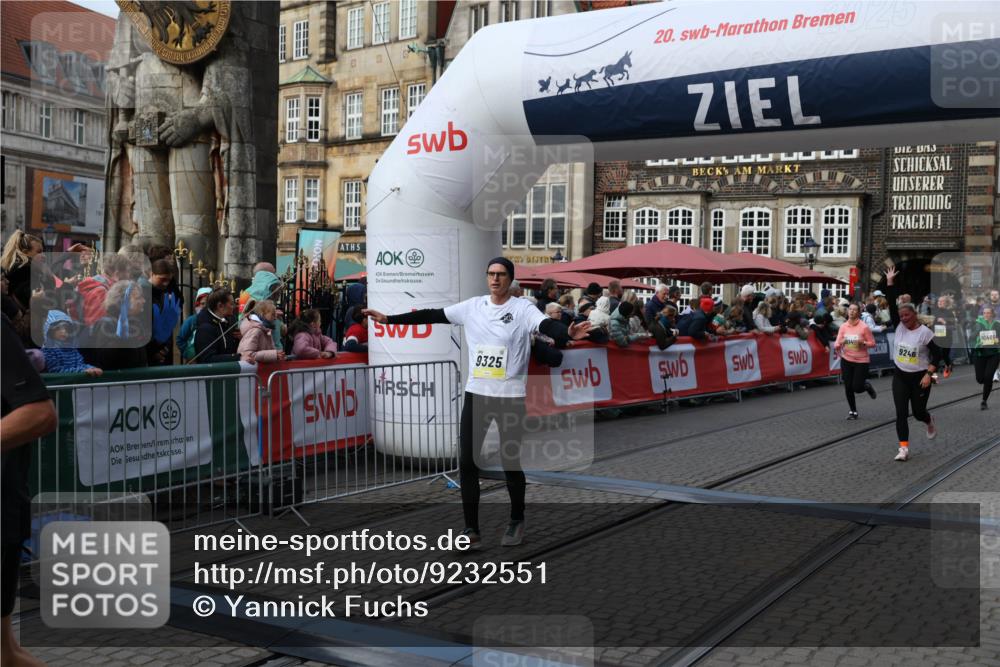 05.10.2025 - 20. swb-Marathon Bremen Yannick Fuchs http://msf.ph/oto/9232551 05.10.2025 11:03:24 Ziel 9246, 9325, 10142, 10405, 10471, 10926, 11390, 11467, 11508, 11509 meine-sportfotos.de