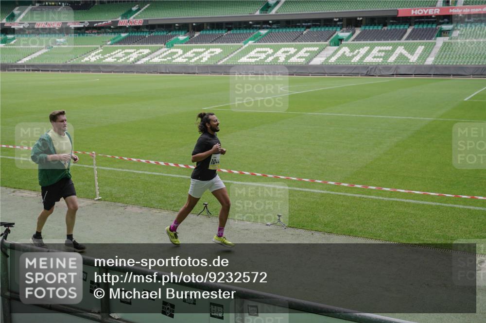 05.10.2025 - 20. swb-Marathon Bremen Michael Burmester http://msf.ph/oto/9232572 05.10.2025 10:30:59 Laufen im Stadion 7251, 7733, 9209, 9214, 9230, 9251, 9252, 9263, 9267, 9277, 9287, 9299, 9317, 9333, 9337, 9399, 9416, 9425, 9431, 9449, 9482, 9501, 9584, 9645, 9663, 9676, 9683, 9708, 9715, 9742, 9787, 9791, 9852, 9888, 9894, 9906, 9934, 9966, 9987, 10016, 10043, 10066, 10163, 10199, 10224, 10227, 10240, 10241, 10251, 10254, 10317, 10321, 10346, 10356, 10378, 10380, 10449, 10479, 10507, 10514, 10537, 10556, 10581, 10584, 10625, 10636, 10638, 10669, 11319, 7202, 9452 meine-sportfotos.de