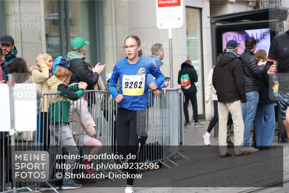 05.10.2025 - 20. swb-Marathon Bremen Strokosch-Dieckow http://msf.ph/oto/9232595 05.10.2025 10:41:05 Ziel 9262, 10744, 10910, 11069, 11086, 9262, 10744, 10910, 11069, 11086 meine-sportfotos.de
