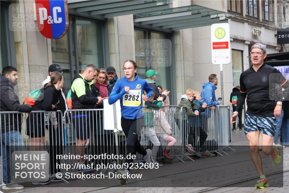 05.10.2025 - 20. swb-Marathon Bremen Strokosch-Dieckow http://msf.ph/oto/9232603 05.10.2025 10:41:06 Ziel 9262, 10744, 10910, 11069, 11086, 9262, 10744, 10910, 11069, 11086 meine-sportfotos.de