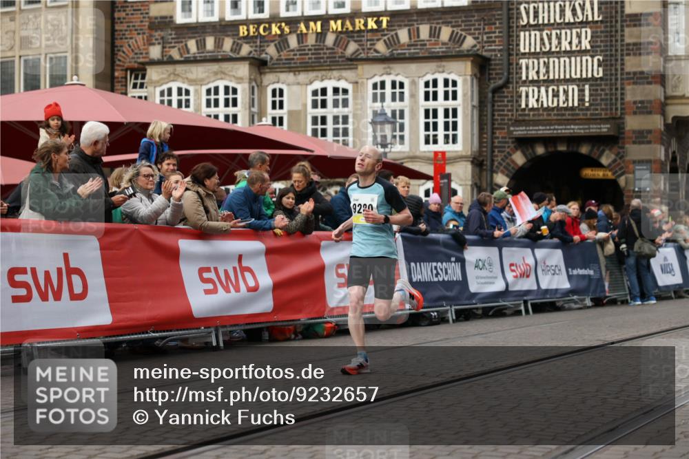 05.10.2025 - 20. swb-Marathon Bremen Yannick Fuchs http://msf.ph/oto/9232657 05.10.2025 10:32:38 Ziel 9280 meine-sportfotos.de