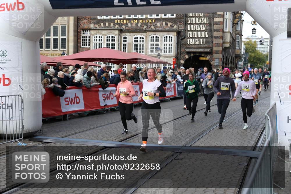 05.10.2025 - 20. swb-Marathon Bremen Yannick Fuchs http://msf.ph/oto/9232658 05.10.2025 11:03:25 Ziel 9246, 9325, 10142, 10405, 10471, 10926, 11390, 11467, 11502, 11508, 11509 meine-sportfotos.de