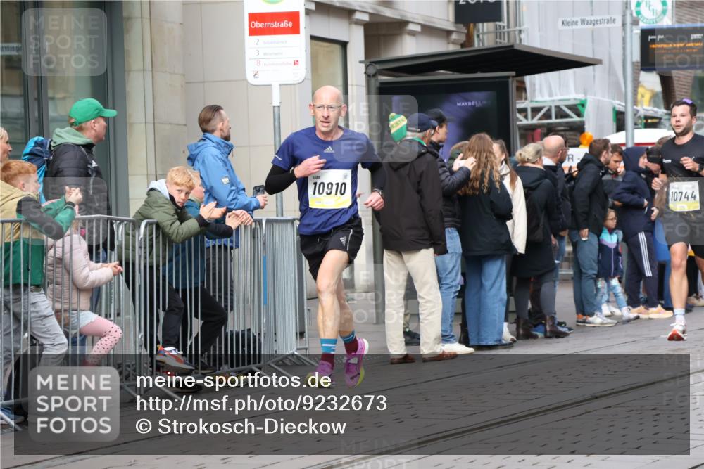 05.10.2025 - 20. swb-Marathon Bremen Strokosch-Dieckow http://msf.ph/oto/9232673 05.10.2025 10:41:10 Ziel 10744, 10910, 11086, 11701, 10744, 10910, 11086, 11701 meine-sportfotos.de