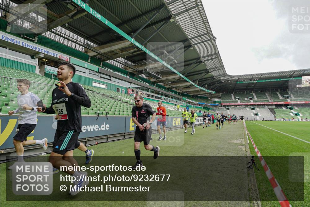 05.10.2025 - 20. swb-Marathon Bremen Michael Burmester http://msf.ph/oto/9232677 05.10.2025 12:54:05 Laufen im Stadion 53, 89, 132, 250, 289, 368, 458, 496, 504, 507, 524, 756, 869, 950, 1009, 1020, 1164, 1165, 1428, 1460, 1489, 1517, 1608, 1656, 1690, 1729, 1736, 1868, 1873, 1896, 1943, 1976, 2030, 2050, 2250, 2288, 2573, 2841, 2871, 3212, 3363, 3913, 4294, 4611, 5022, 5024, 5206, 5425, 5571, 5576, 5944, 5978, 6244, 6348, 6359, 6583, 6806, 7232, 7255, 7279, 7508, 7617, 7835, 7905, 8499, 8511, 8611, 248, 869, 1538, 1667, 3553, 4729, 5579, 6492, 7255, 7408, 8238, 8709 meine-sportfotos.de