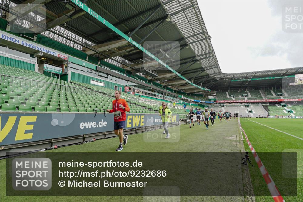 05.10.2025 - 20. swb-Marathon Bremen Michael Burmester http://msf.ph/oto/9232686 05.10.2025 12:54:07 Laufen im Stadion 53, 89, 132, 250, 289, 368, 458, 496, 504, 507, 524, 756, 950, 1009, 1020, 1164, 1165, 1428, 1460, 1489, 1517, 1543, 1608, 1656, 1690, 1729, 1736, 1868, 1873, 1896, 1943, 1976, 2030, 2050, 2250, 2288, 2573, 2841, 2871, 3212, 3363, 3703, 3913, 4294, 4611, 5022, 5024, 5206, 5425, 5571, 5576, 5944, 5978, 6244, 6348, 6359, 6583, 6806, 7232, 7279, 7508, 7617, 7835, 7905, 8499, 8511, 8611, 248, 869, 1538, 1667, 3553, 4729, 5579, 6492, 7255, 7408, 8238, 8709 meine-sportfotos.de