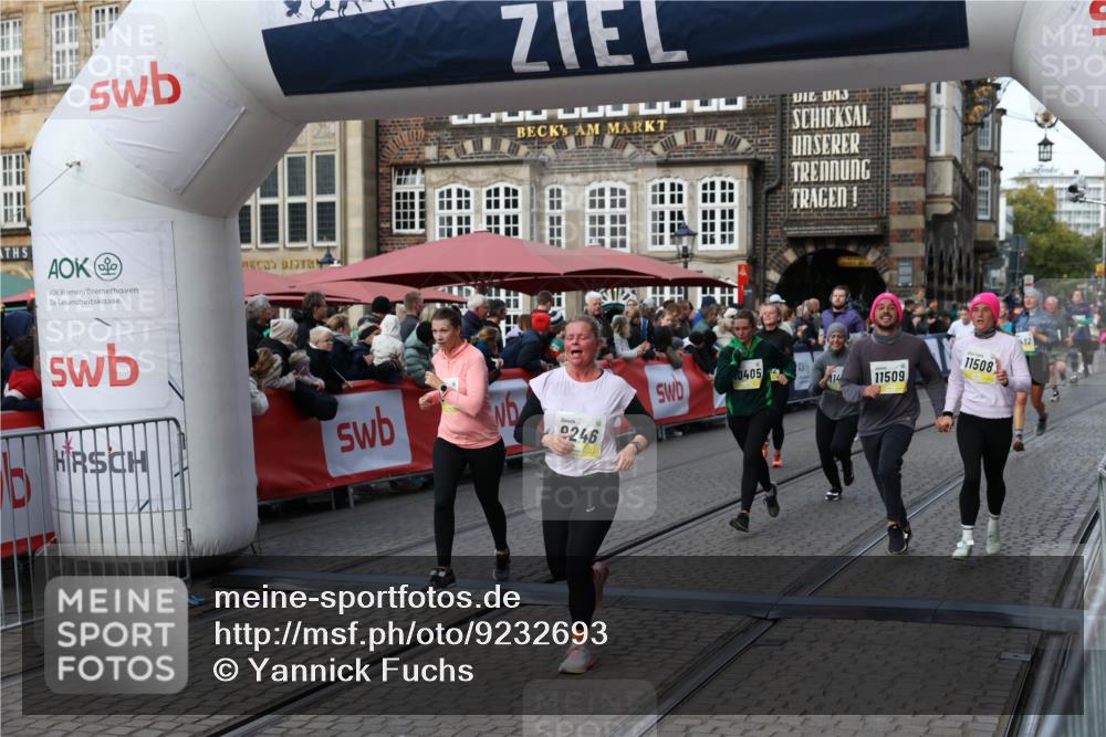 05.10.2025 - 20. swb-Marathon Bremen Yannick Fuchs http://msf.ph/oto/9232693 05.10.2025 11:03:26 Ziel 9246, 9325, 10142, 10405, 10471, 10926, 11124, 11390, 11467, 11502, 11508, 11509 meine-sportfotos.de